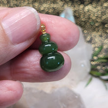 Load image into Gallery viewer, 1008 菠菜綠和田玉18k扣頭吊墜
