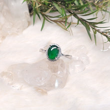 Load image into Gallery viewer, 1142 陽綠色翡翠S925純銀戒指（不限指圍）
