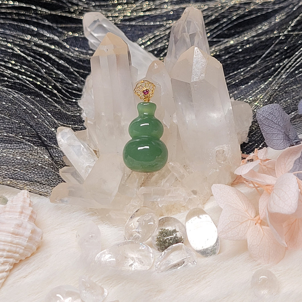 1027 碧玉和田玉葫蘆造型18k扣頭吊墜