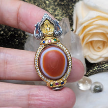 Load image into Gallery viewer, 1059 紅肉羊板眼天眼天珠藥師佛吊墜
