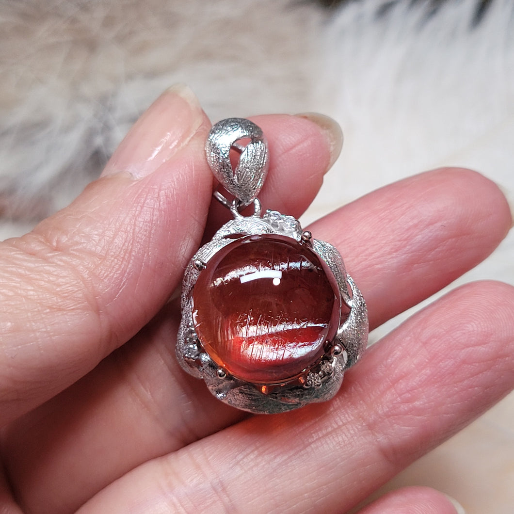 1135 圓形紅膠花吊墜