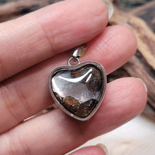 Load image into Gallery viewer, 1131 幻彩天鐵橄欖隕石吊墜
