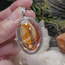 Load and play video in Gallery viewer, 0977 錦鯉膠花S925純銀吊墜
