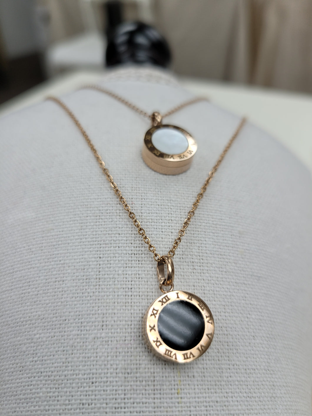 Stainless Steel Diffuser Necklace (Black / Pearl White)