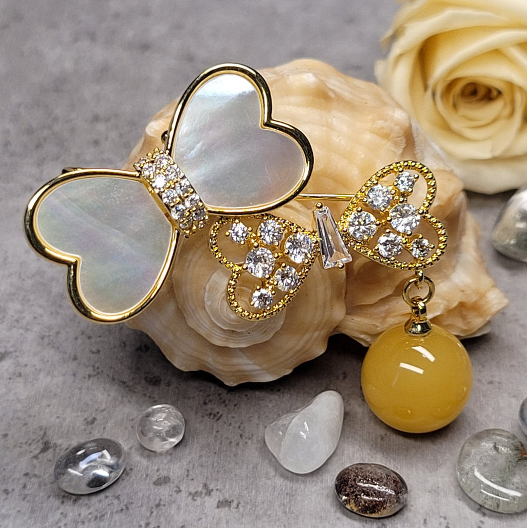 0001 蝴蝶造型黃兔毛球胸針