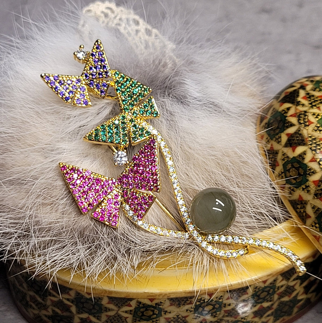 0008 三色蝴蝶造型綠髮晶球胸針